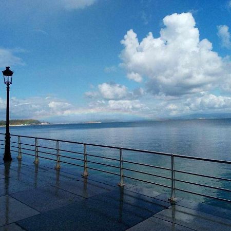 Apartamento Frente Al Mar Playa De Coroso Ribeira Luaran gambar
